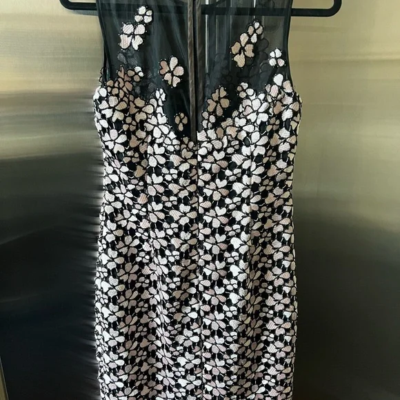 Women’s NEW NEVER WORN DRESS - Picture 7 of 9